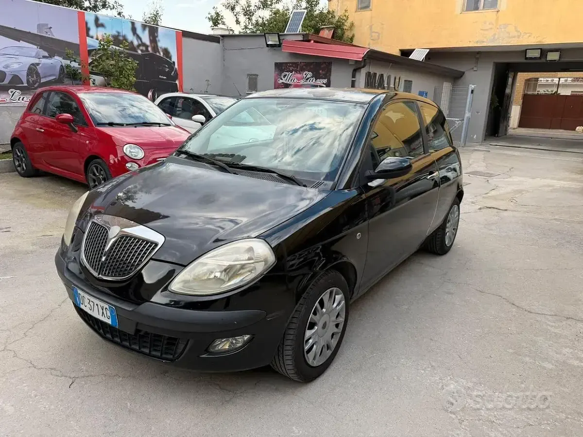 Usata Lancia Ypsilon 75 CV (55 kW) 2006 Nero Utilitaria