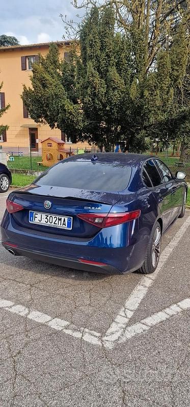 Usata Alfa Romeo Giulia 150 CV (110 kW) 2017 Blu Berlina