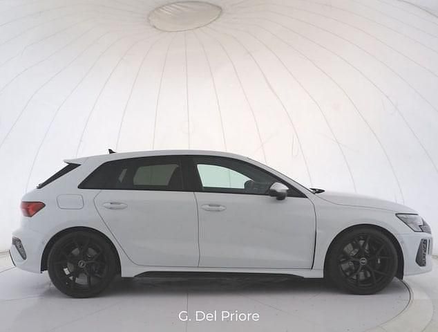 Usata Audi RS3 Sportback Ambiente 400 CV (294 kW) 2024 Bianco ghiaccio metallizzato Utilitaria