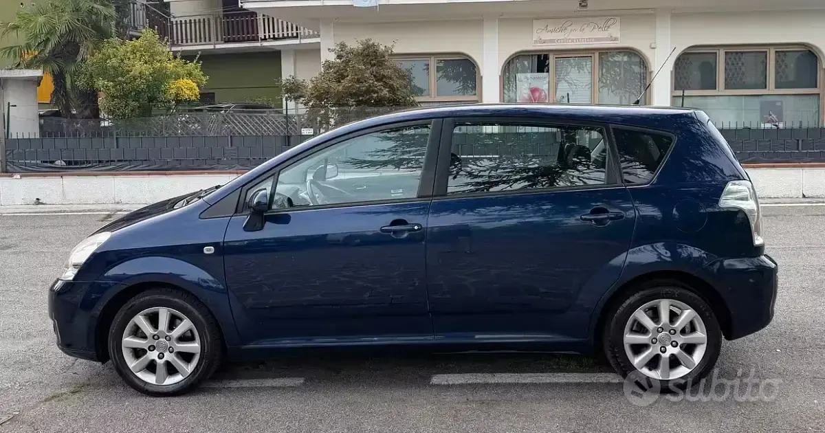 Usata Toyota Corolla 129 CV (94 kW) 2006 Bluazzurro Berlina