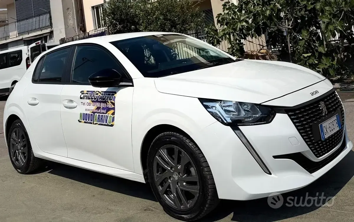 Usata Peugeot 208 102 CV (75 kW) 2022 Bianco Utilitaria