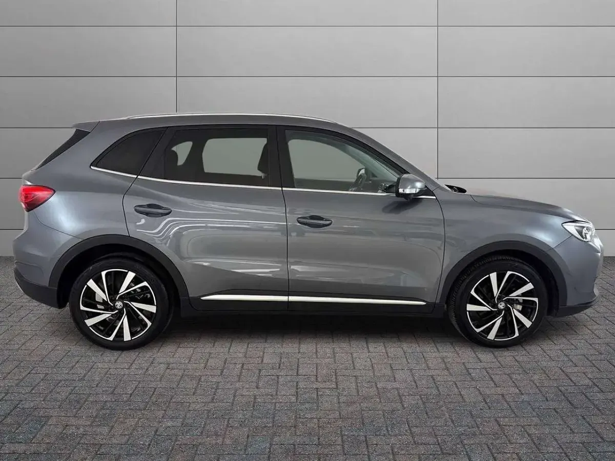 Usata MG ZS Luxury 102 CV (75 kW) 2025 Grigio SUV