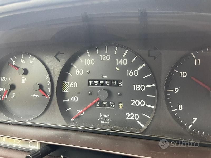 Usata Mercedes 190 75 CV (55 kW) 1994 Berlina