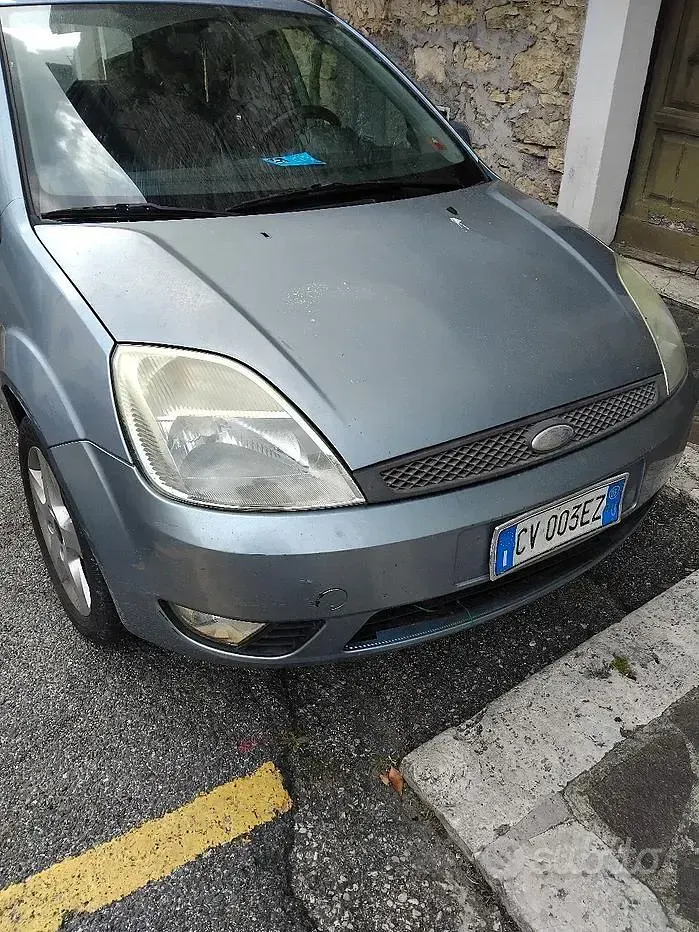 Usata Ford Fiesta 75 CV (55 kW) 2005 Blu Utilitaria