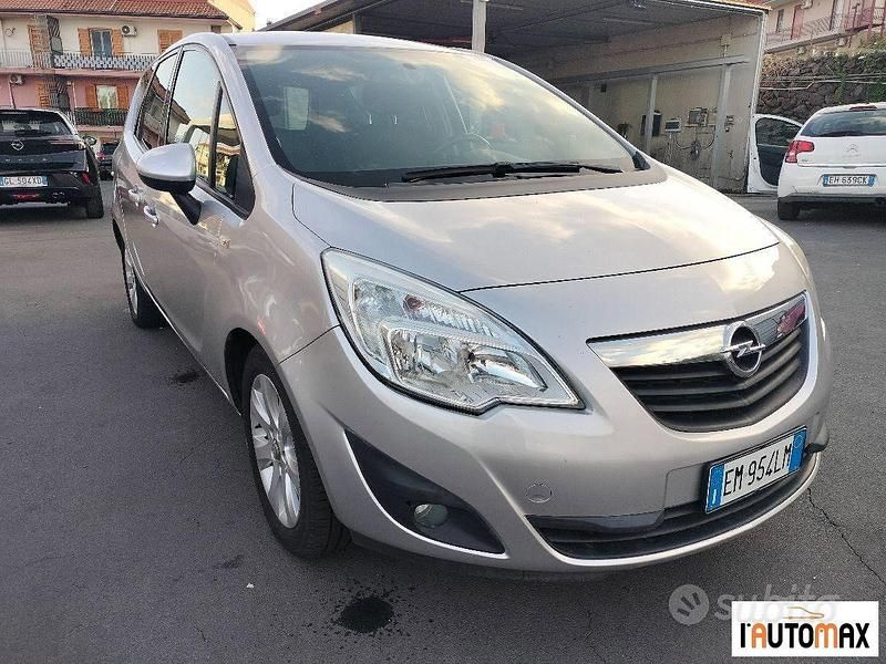 Usata Opel Meriva S 101 CV (74 kW) 2012 Argento Monovolume