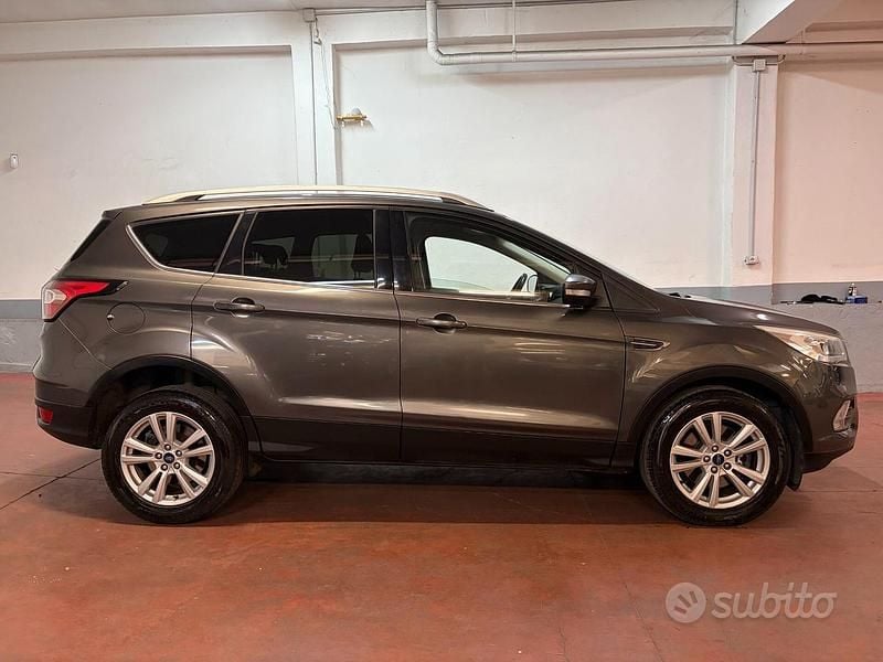 Usata Ford Kuga S 120 CV (88 kW) 2018 Grigio SUV