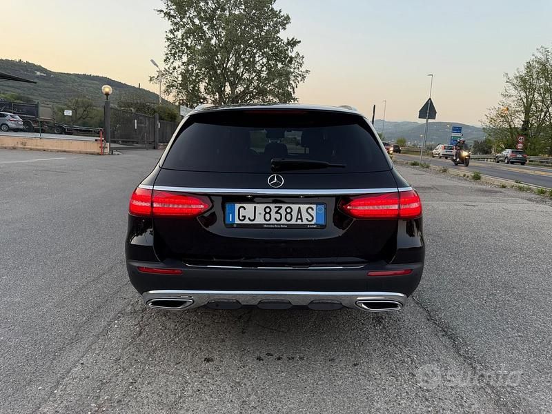 Usata Mercedes E220 140 CV (102 kW) 2022 Nero Station wagon