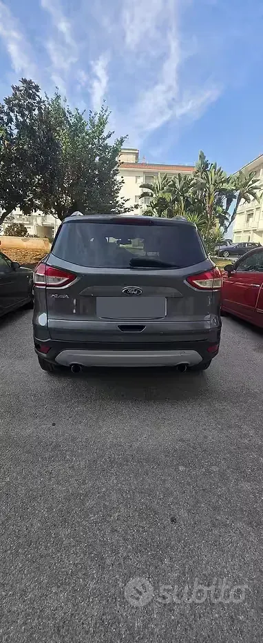 Usata Ford Kuga 140 CV (102 kW) 2014 Grigio SUV