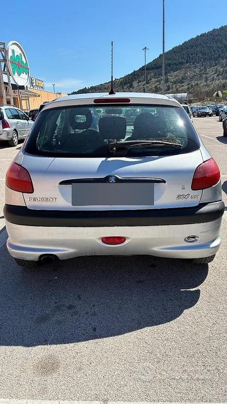 Usata Peugeot 206 68 CV (50 kW) 2002 Grigio Berlina