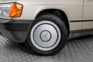 Usata Mercedes 190 72 CV (52 kW) 1986 Grigio Berlina