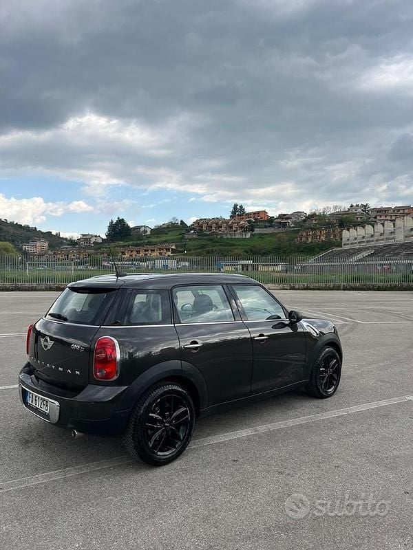 Usata Mini One D Countryman Business 90 CV (66 kW) 2015 Marrone SUV