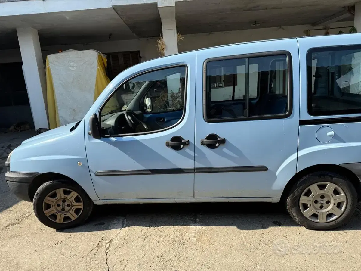 Usata Fiat Doblò 103 CV (75 kW) 2005 Blu Monovolume