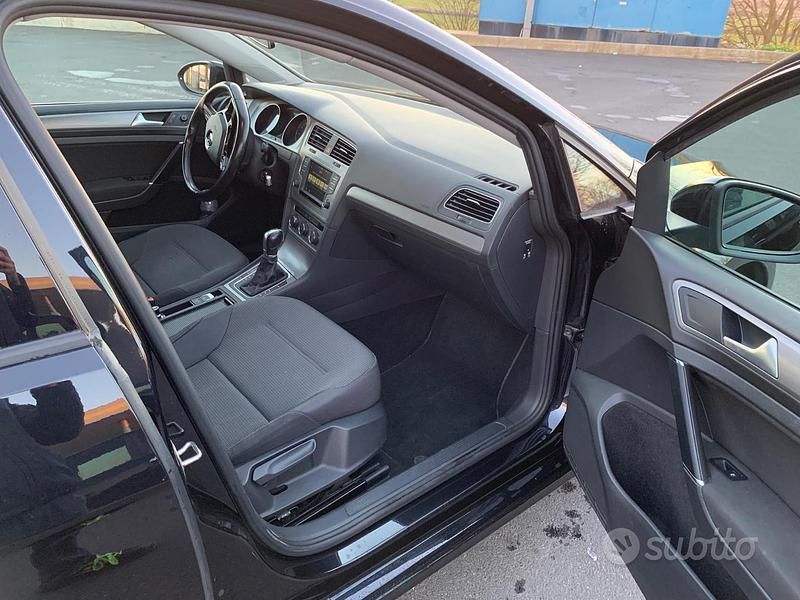 Usata VW Golf VII Comfortline 110 CV (80 kW) 2016 Nero Station wagon