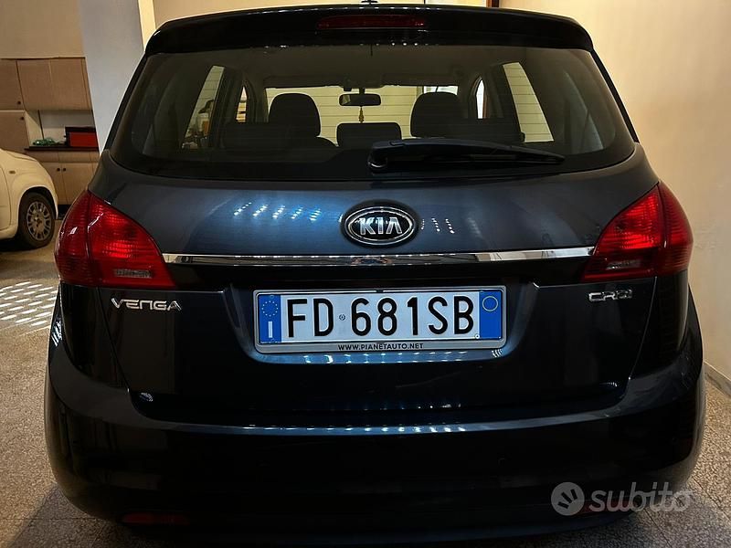 Usata Kia Venga 90 CV (66 kW) 2016 Grigio Utilitaria