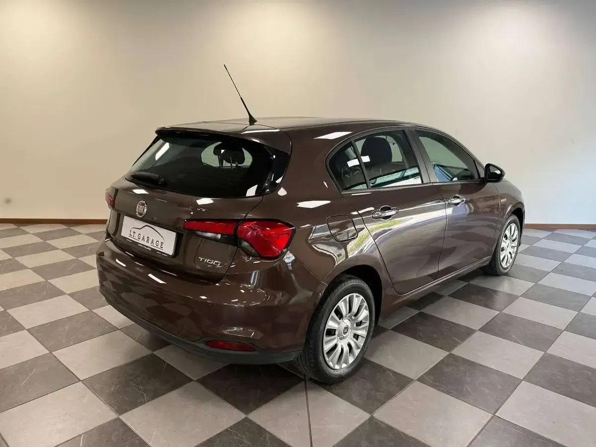 Usata Fiat Tipo Lounge 120 CV (88 kW) 2016 Marrone Berlina
