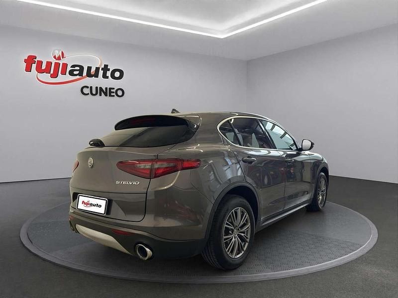 Usata Alfa Romeo Stelvio Executive 210 CV (154 kW) 2017 Grigio scuro SUV