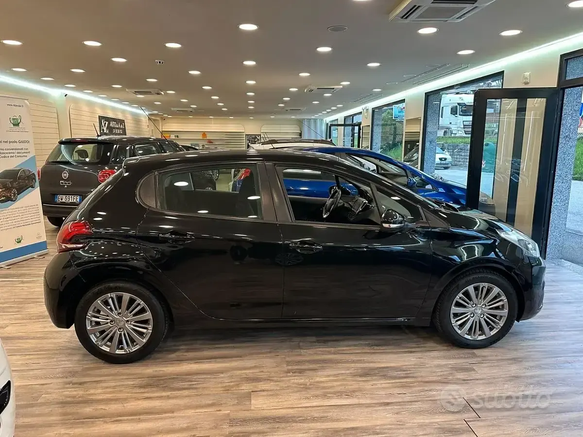 Usata Peugeot 208 Allure 82 CV (60 kW) 2016 Nero Utilitaria