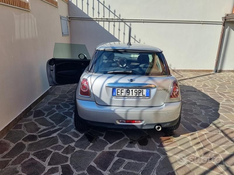 Usata Mini Cooper D 112 CV (82 kW) 2010 Grigio Utilitaria