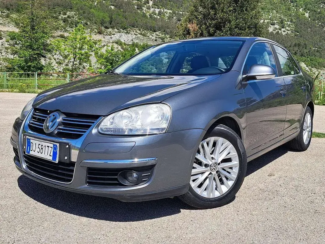 Usata VW Jetta 105 CV (77 kW) 2007 Grigio Berlina
