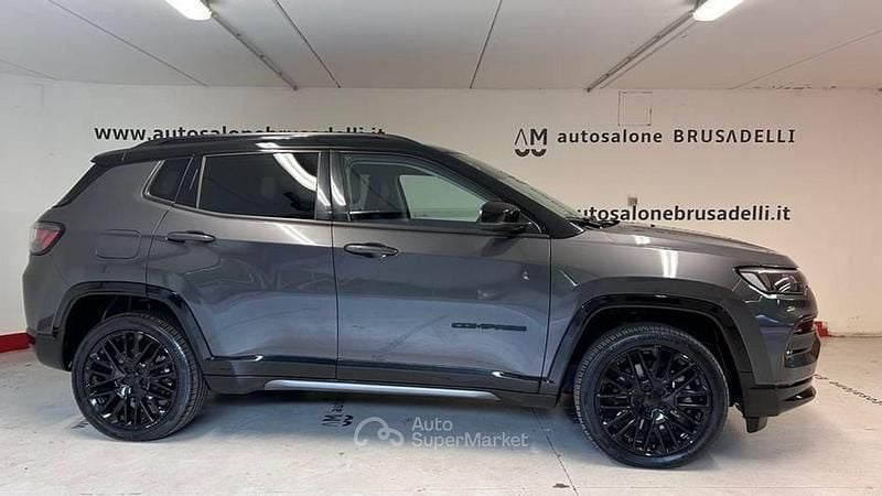 Usata Jeep Compass 241 CV (177 kW) 2023 Grigio SUV