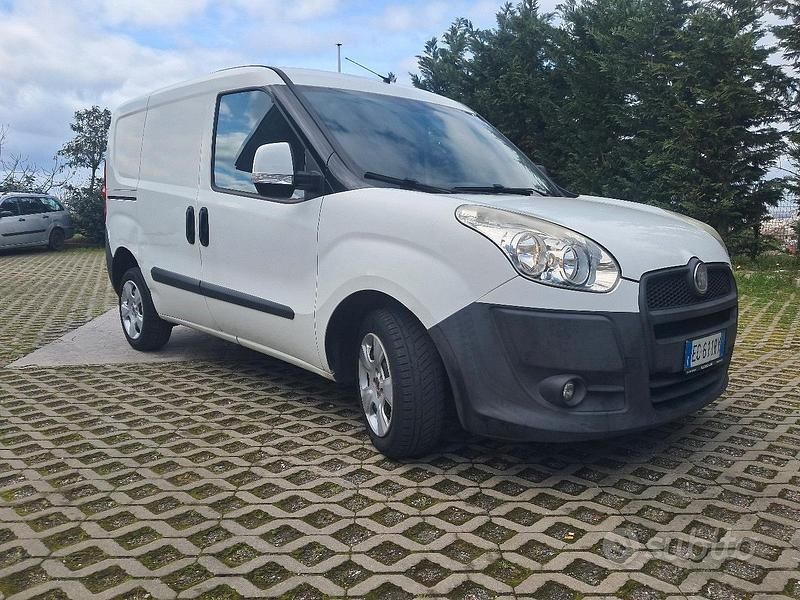 Usata Fiat Doblò 105 CV (77 kW) 2009 Bianco Monovolume
