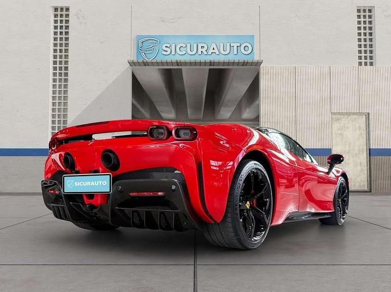 Usata Ferrari SF90 780 CV (573 kW) 2023 Rosso Cabrio