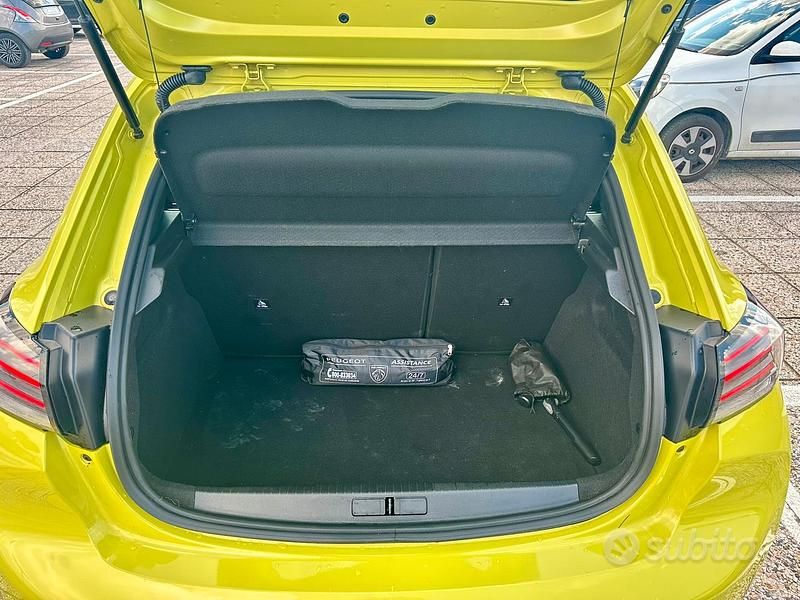Usata Peugeot 208 Active 2024 Giallo Utilitaria