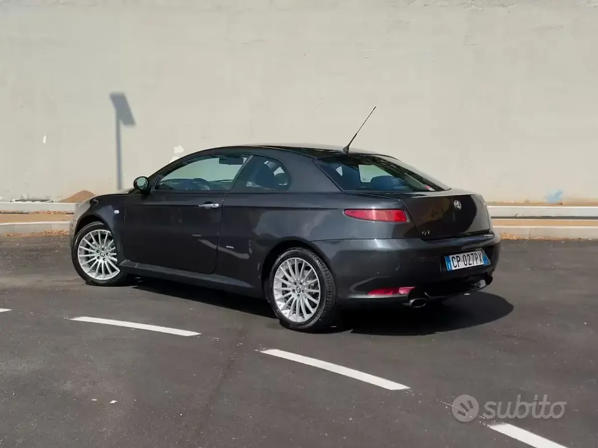 Usata Alfa Romeo GT Progression 165 CV (121 kW) 2004 Grigio Coupé