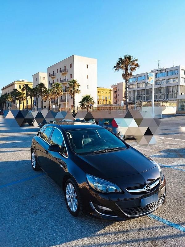 Usata Opel Astra 140 CV (102 kW) 2015 Berlina