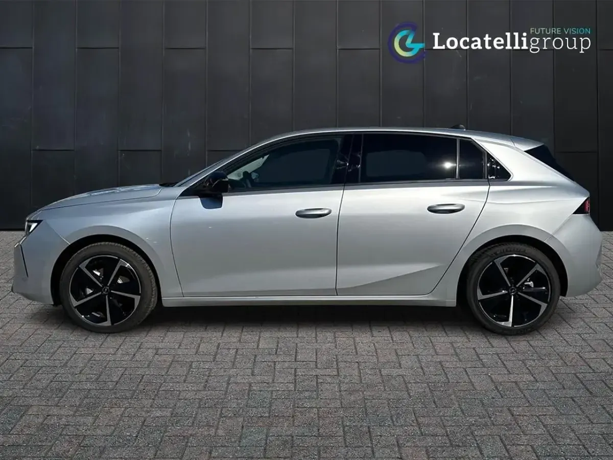 Usata Opel Astra Business Elegance 131 CV (96 kW) 2024 Grigio metallizzato Utilitaria