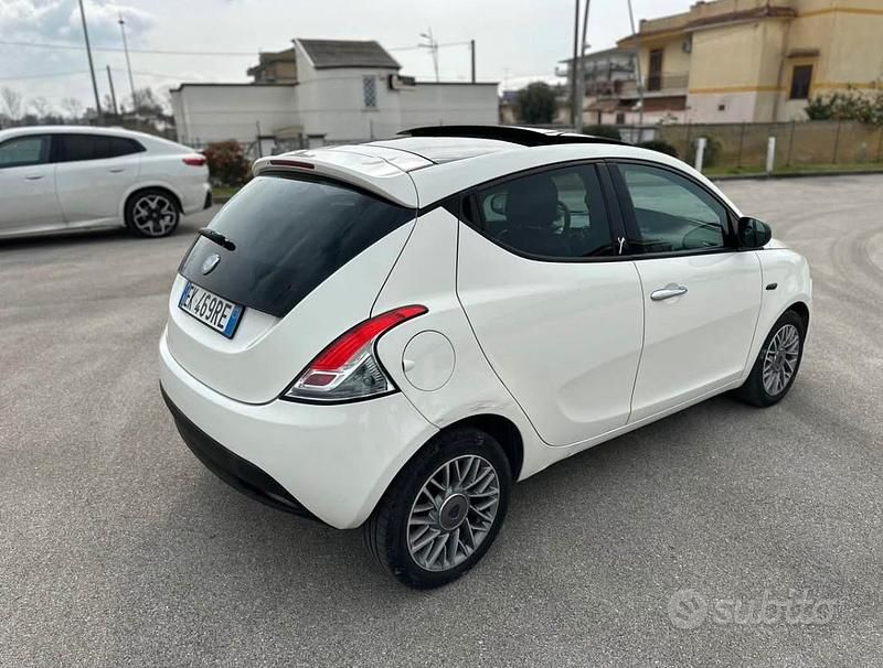 Usata Lancia Ypsilon 95 CV (69 kW) 2012 Utilitaria