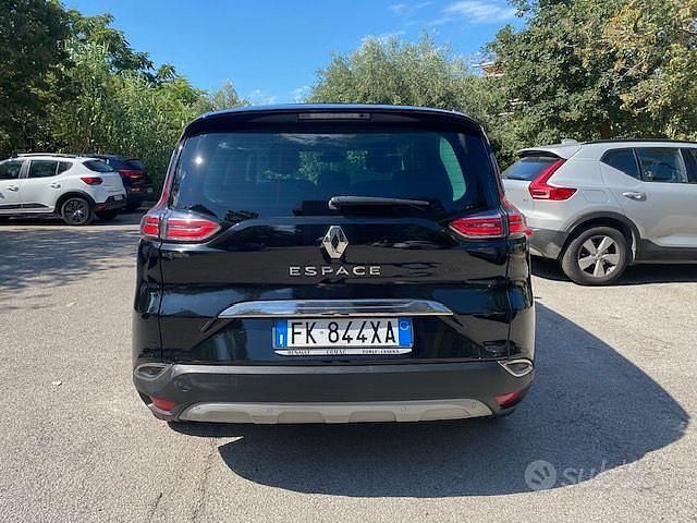 Käytetty Renault Espace 160 HP (117 kW) 2017 Musta Tila-auto