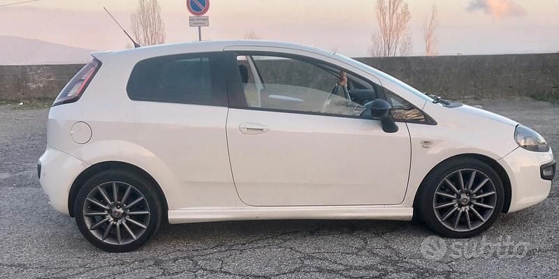 Usata Fiat Grande Punto Sport 90 CV (66 kW) 2010 Bianco Utilitaria
