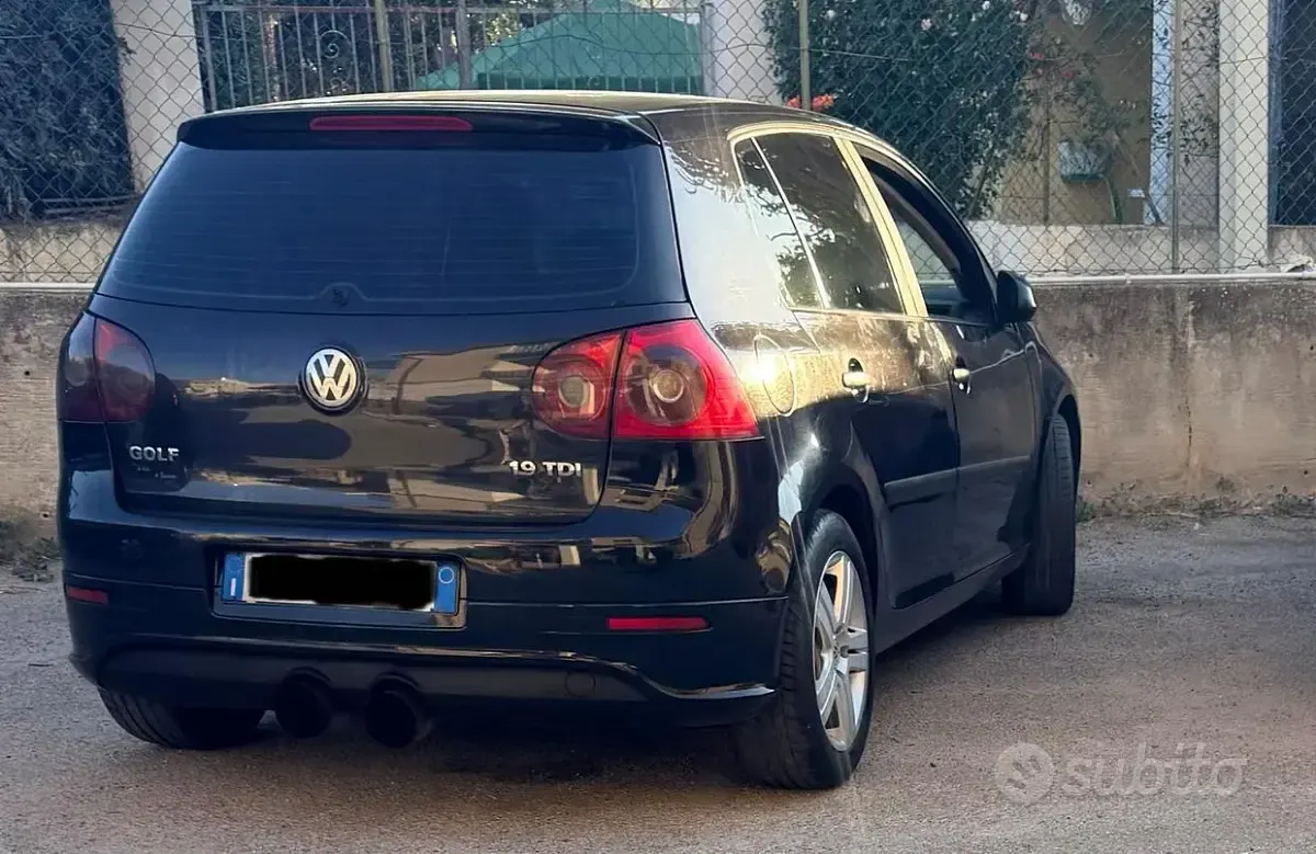 Usata VW Golf V 105 CV (77 kW) 2008 Nero Utilitaria