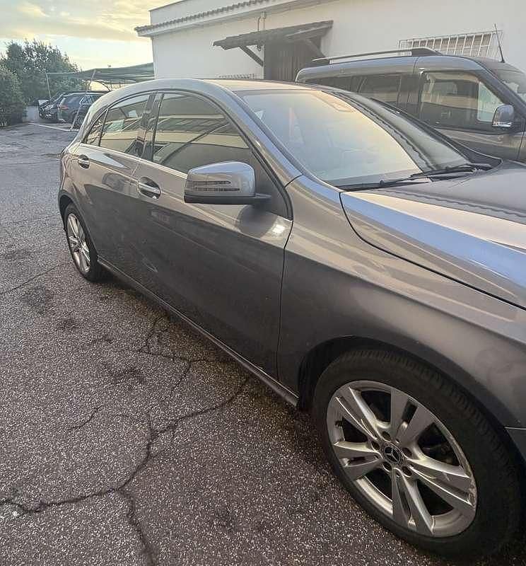 Usata Mercedes A180 109 CV (80 kW) 2018 Berlina