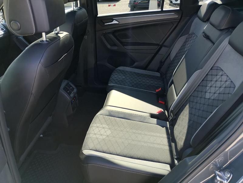 Usata VW Tiguan R-line 200 CV (147 kW) 2021 Grigio SUV