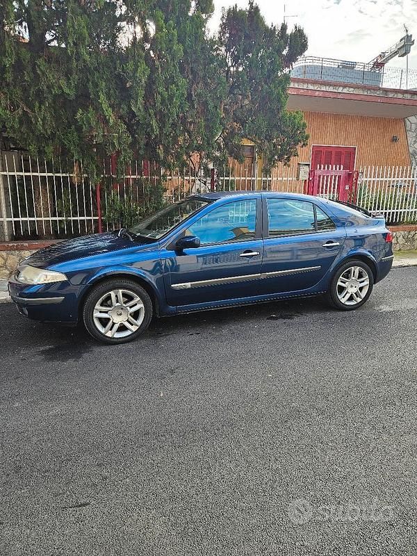 Usata Renault Laguna II 120 CV (88 kW) 2002 Blu Berlina