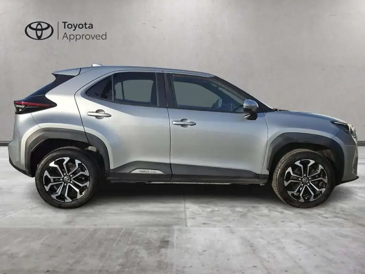 Usata Toyota Yaris Cross Trend 116 CV (85 kW) 2022 Silver met SUV