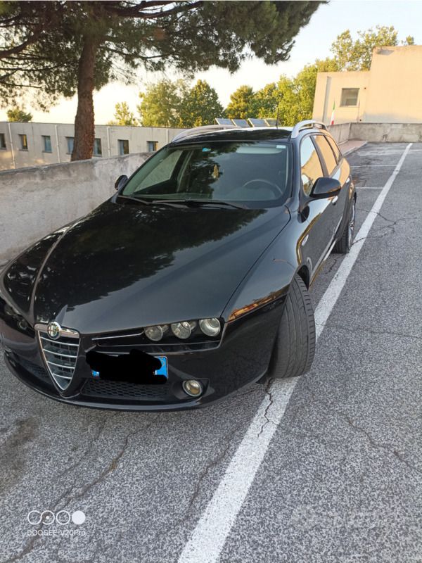 Nero Usata 2009 Alfa Romeo 159 Station wagon | 3900 € (Buon prezzo) - Immagine 1/4