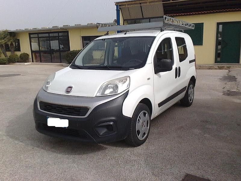 Bianco Usata 2017 Fiat Fiorino Monovolume | 6900 € (Molto cara) - Immagine 1/4