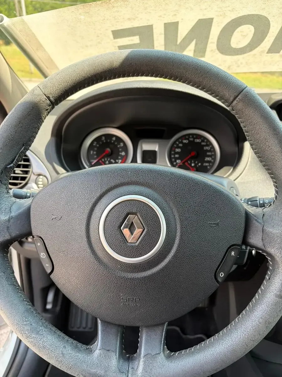 Usata Renault Clio II 75 CV (55 kW) 2007 Argento Berlina