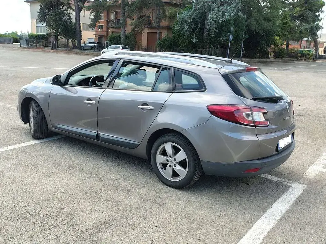 Usata Renault Mégane GrandTour 131 CV (96 kW) 2010 Grigio Station wagon