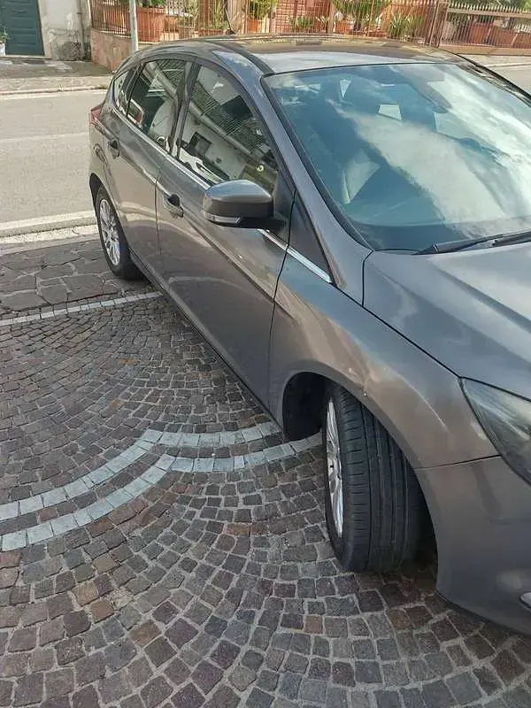 Usata Ford Focus Titanium 116 CV (85 kW) 2011 Grigio Berlina