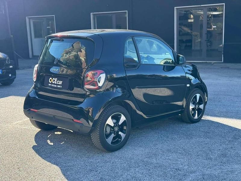 Usata Smart ForTwo Coupé Passion 41 kW (56 CV) 2024 Eca black Utilitaria