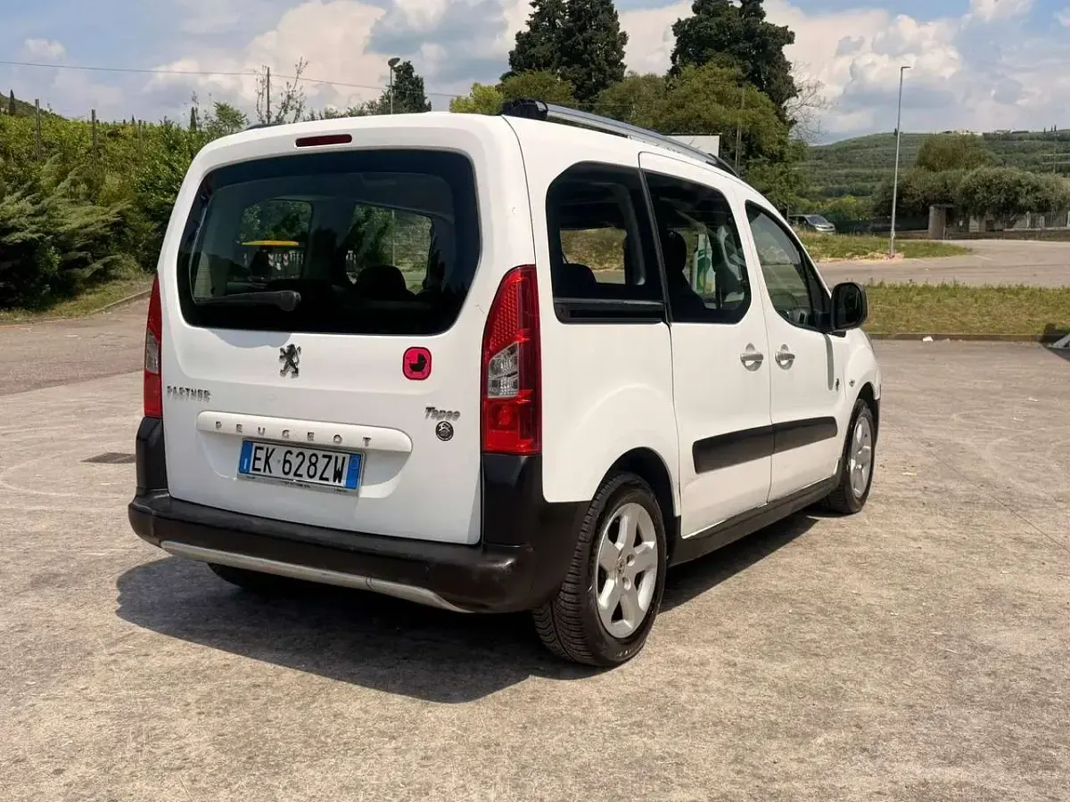 Usata Peugeot Partner Tepee Premium 120 CV (88 kW) 2012 Grigio Monovolume