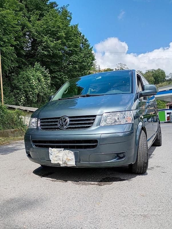 Grigio Usata 2004 VW Multivan Furgone | 12.000 € (Buon prezzo) - Immagine 1/4
