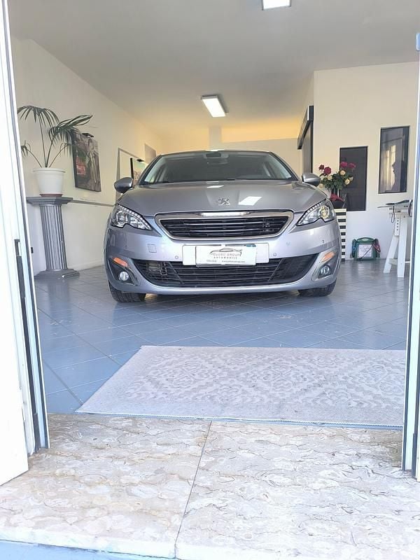 Usata Peugeot 308 120 CV (88 kW) 2015 Gray Berlina
