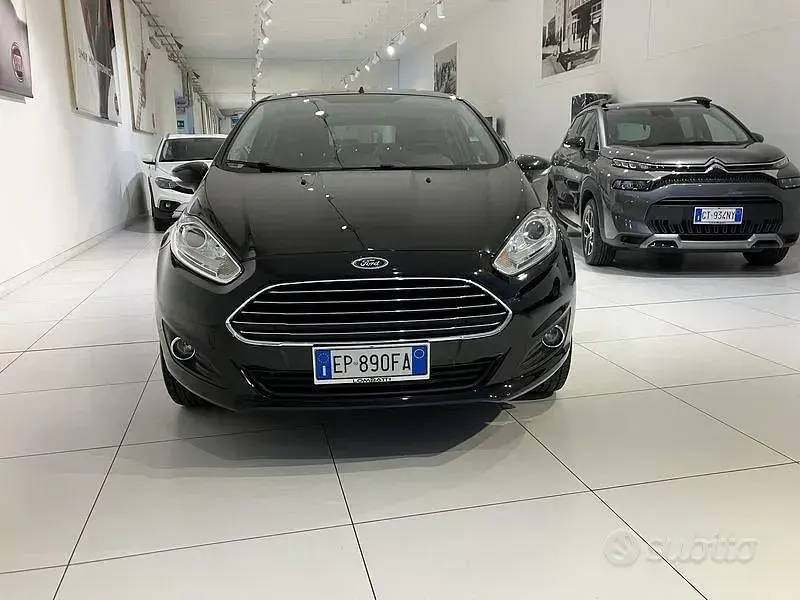 Usata Ford Fiesta Titanium 80 CV (58 kW) 2013 Nero Berlina