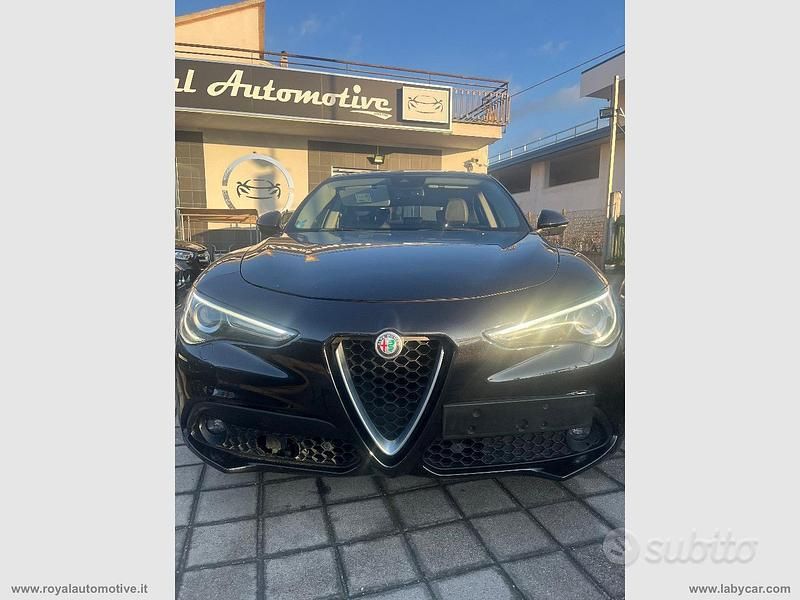 Nero Usata 2017 Alfa Romeo Stelvio Super SUV | 12.999 € (Cara) - Immagine 1/4