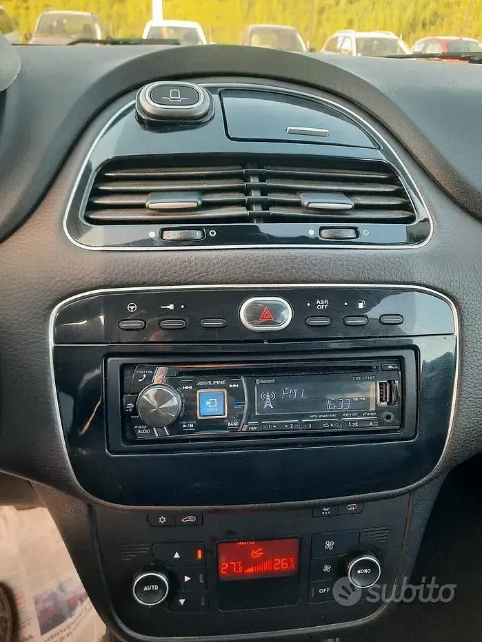 Usata Fiat Grande Punto Dynamic 69 CV (50 kW) 2010 Bianco Utilitaria
